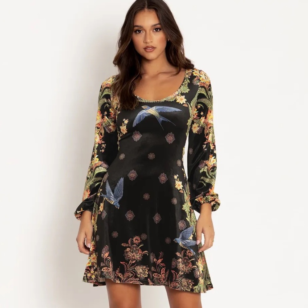 Blackmilk “WAITING IN THE WINGS VELVET BISHOP LONGLINE DRESS” Size Medium M NWT - Picture 8 of 16